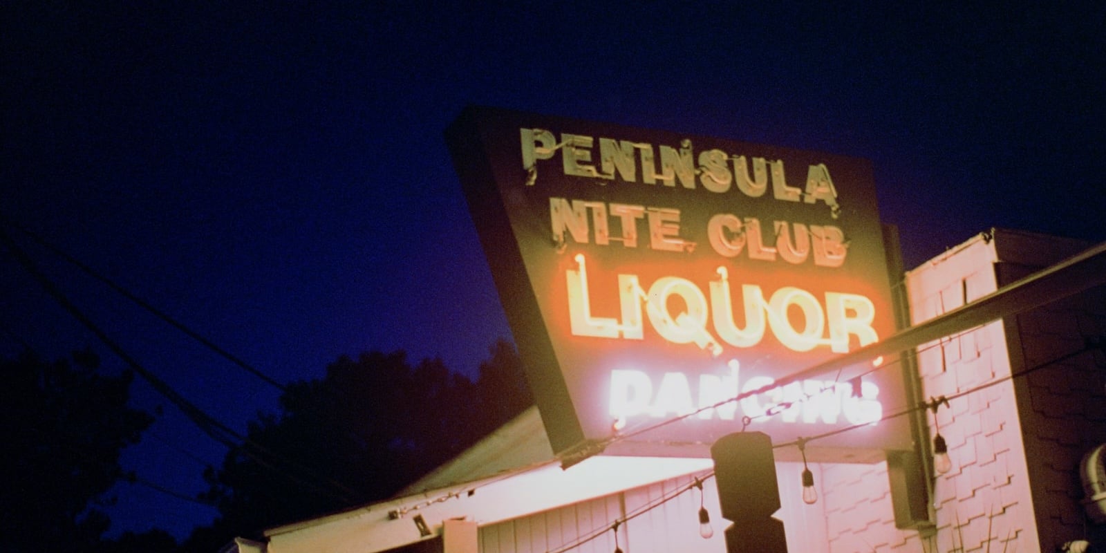 Peninsula Nite Club, Liquor, Dancing