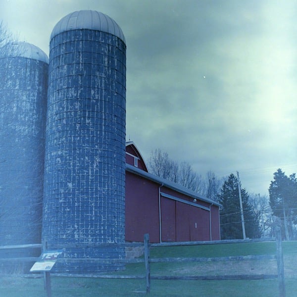 Hasselblad 503cx, Carl Zeiss Planar 2.8/80 T*, f/4, 1/125, (+2 EV from meter), Kodak Vericolor 400, Cs41