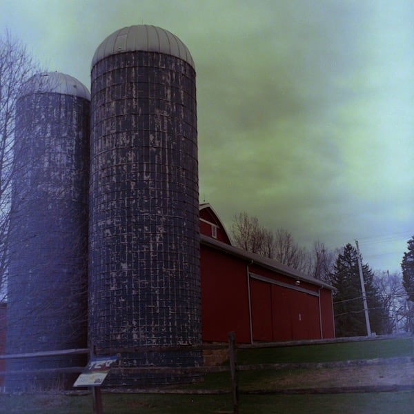 Hasselblad 503cx, Carl Zeiss Planar 2.8/80 T*, f/4, 1/60, (+3 EV from meter), Kodak Vericolor 400, Cs41