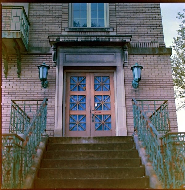 Hasselblad 503cx, Carl Zeiss Planar 2.8/80 T*, Kodak Vericolor 400 (expired 1990), Cs41